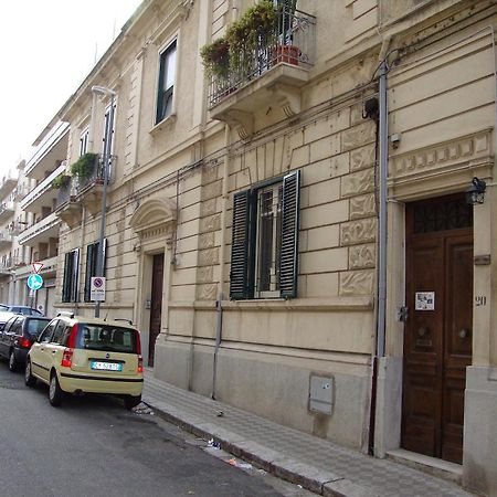 La Maison des Livres Reggio de Calabre Extérieur photo