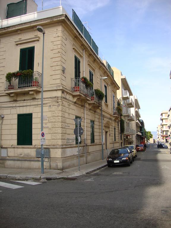 La Maison des Livres Reggio de Calabre Extérieur photo