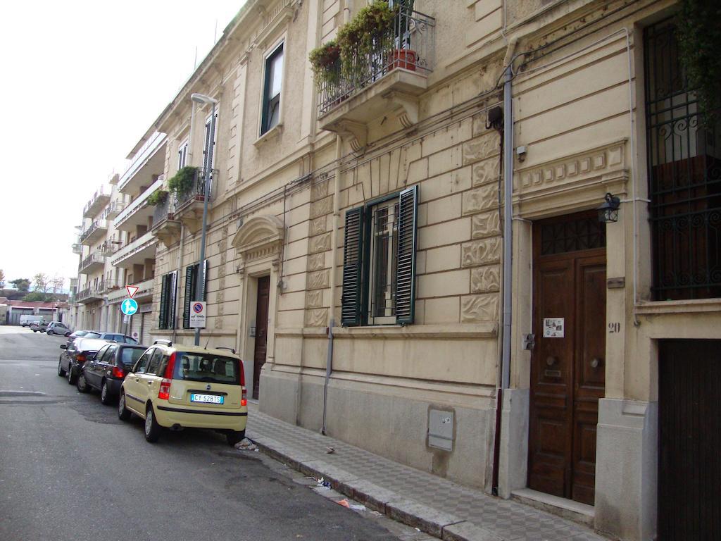 La Maison des Livres Reggio de Calabre Extérieur photo