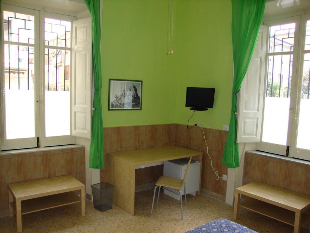 La Maison des Livres Reggio de Calabre Extérieur photo