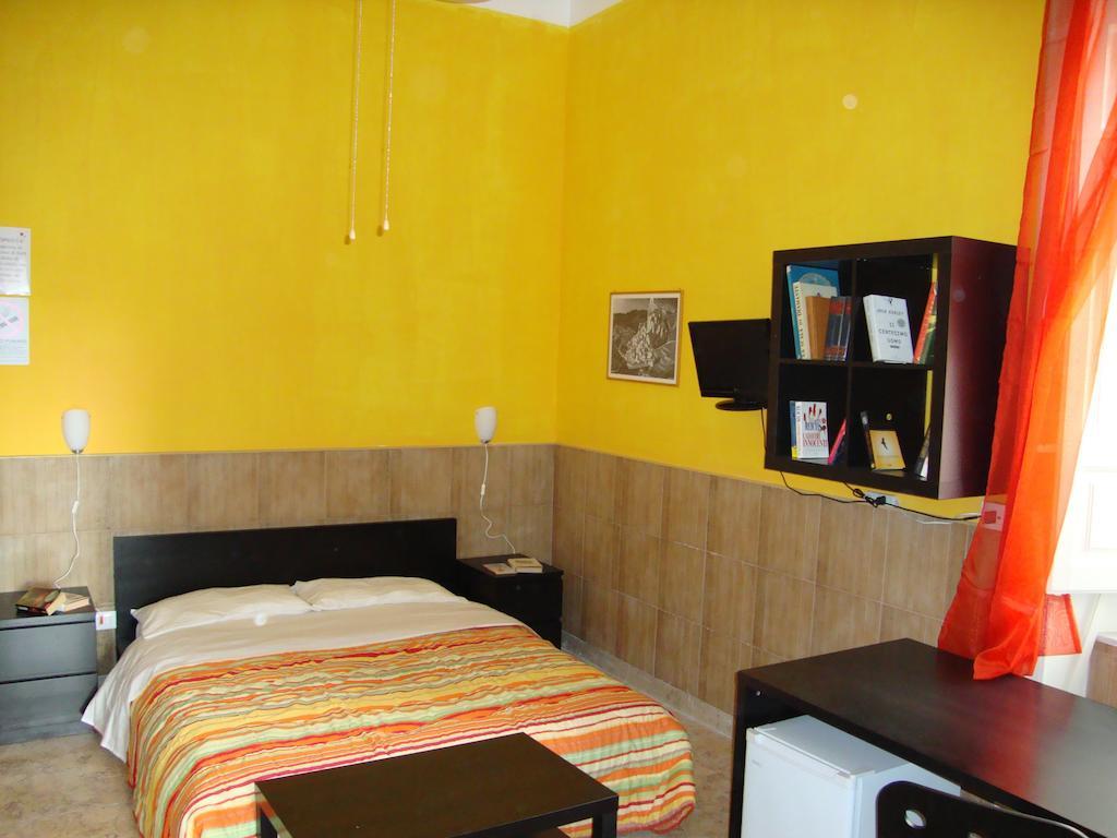 La Maison des Livres Reggio de Calabre Extérieur photo