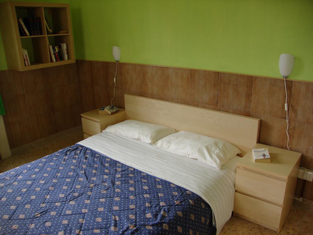 La Maison des Livres Reggio de Calabre Chambre photo
